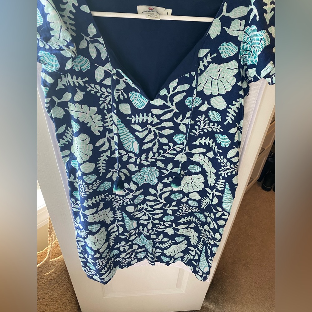 Vineyard vines lined dress  - perfect for any coastal summer party or bbq !